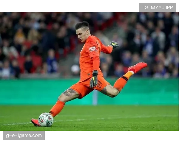 埃德森神勇扑救力保球门，曼城关键战告捷