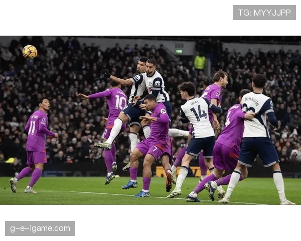 黄喜灿状态回暖，助狼队稳步迈向英超新篇章