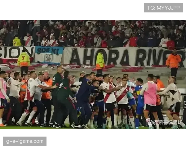 暴力行为在足球判罚中为何常被误判成普通犯规？