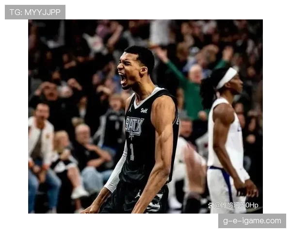 斯蒂芬·卡斯尔通过积极无球跑动拉开空间提升球队三分效率